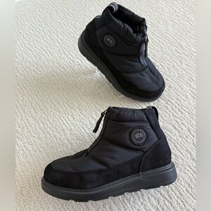 Canada Goose Women’s Cypress Puffer Boot short zip size 10 $575